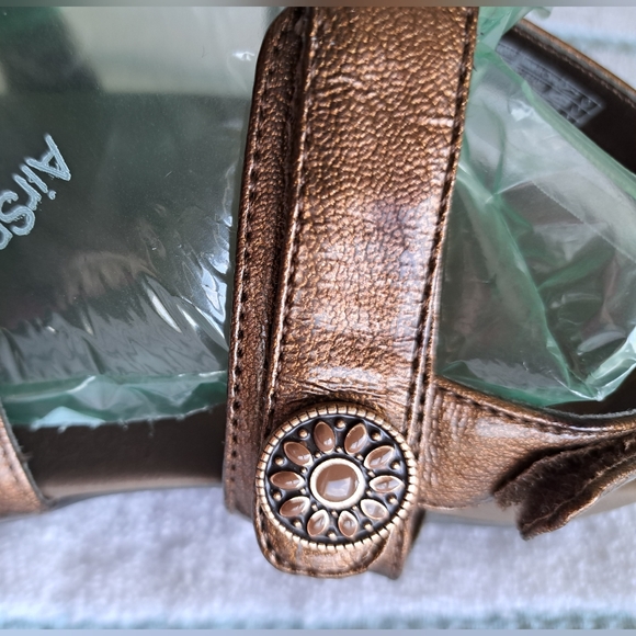 VIONIC like new 3 strap SANDALS great ARCH SUPPORT - Picture 8 of 8